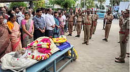 அரசு மரியாதையுடன் கவிஞர் புவியரசுவின் உடல் தகனம்! 