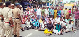 காஞ்சிபுரத்தில் மாற்றுத்திறனாளிகள் சாலை மறியல்: 78 போ் கைது