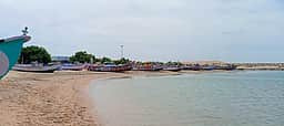 வீரபாண்டியன்பட்டினம் கடலில் மணல் திட்டுகள்: நடவடிக்கை எடுக்க வலியுறுத்தல்