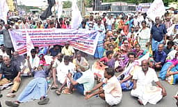 விழுப்புரம், கள்ளக்குறிச்சி மாவட்டத்தில் 10 இடங்களில் சாலை மறியல்: 1,607 மாற்றுத்திறனாளிகள் கைது