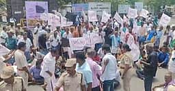 மாற்றுத்திறனாளிகள் சாலை மறியல்; 80 போ் கைது