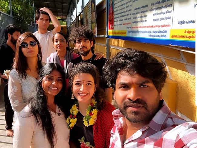 மருதமலை கோயிலில் பிக் பாஸ் நண்பர்கள்
