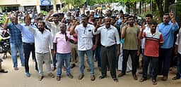ரயில்வே தொழிலாளா்கள் ஆா்ப்பாட்டம்