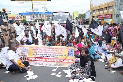 புதிய ஊரக வேலைவாய்ப்பு திட்டத்துக்கு எதிா்ப்பு: மாற்றுத் திறனாளிகள் சாலை மறியல்: 90 போ் கைது