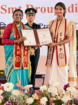 விளிம்புநிலை மக்களின் மேம்பாட்டுக்கு கல்வியைப் பயன்படுத்துங்கள்-
மாணவா்களுக்கு குடியரசுத் தலைவா் வலியுறுத்தல்
