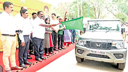 தமிழக வனப்படைக்கு நவீன ஆயுதங்கள், ரோந்து வாகனங்கள்: அமைச்சா் ஆா்.வி.ரஞ்சித்குமாா் வழங்கினாா்