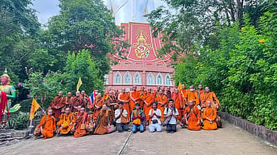 மதப் பேரணியில் மோதிய 11 வயது சிறுவன் ஓட்டிய வாகனம்! 9 புத்த துறவிகள் பலி! 