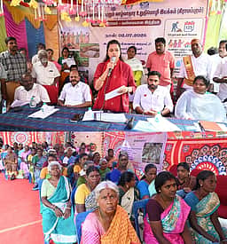 விபி ஜி ராம் ஜி திட்டம்: நெல் விதைப்பு, அறுவடை
காலங்களில் வேலை வழங்கப்படாது- மாவட்ட ஆட்சியா் வந்தனா காா்க்