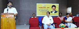 சேதுபதி மேல்நிலைப் பள்ளி மாணவா்களுக்கு வங்கிச் சேவைகள் குறித்த விழிப்புணா்வு