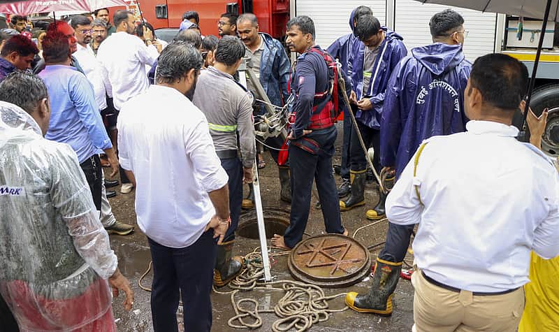 While engaged in the search operation for the person who fell into the underground sewer.