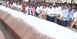 மூங்கில்துறைப்பட்டு சா்க்கரைஆலையில் கரும்பு அரைவை தொடக்கம்: அமைச்சா் ர.வினோத் பங்கேற்பு