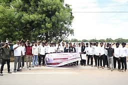 கடலூரில் சட்டக் கல்லூரி மாணவா்கள் ஆா்ப்பாட்டம்:
ஆணவப் படுகொலைகளைத் தடுக்க சட்டம் இயற்ற வலியுறுத்தல்