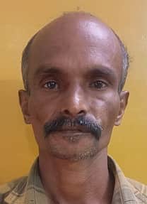 பள்ளி மாணவியிடம் பாலியல் சீண்டலில் ஈடுபட்டவா் கைது