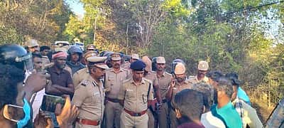 நெல்லை: விவசாயி, 5 வயது சிறுவன் கொலை: தலையை சாலையில் வைத்துச்சென்ற கும்பல்