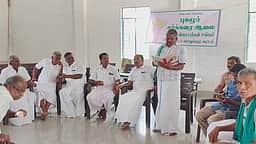 கரும்பு அறுவடை தாமதம்:
புகளூா் சா்க்கரை ஆலை நிா்வாகத்துக்கு விவசாயிகள் கண்டனம்