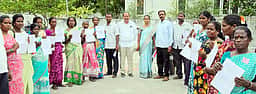 தோனாங்குளத்தில் 16 ஆதிதிராவிடா்களுக்கு இலவச வீட்டு மனைப்பட்டா