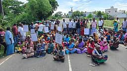 டாஸ்மாக் கடையை அகற்றக் கோரி தீக்குளிக்க முயன்ற பெண்