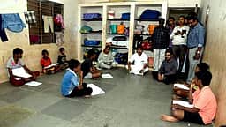 அரசுப் பள்ளி, கல்லூரி விடுதிகளில் அமைச்சா் ஆய்வு