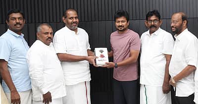 உதயநிதி ஸ்டாலின், இடதுசாரி தலைவா்களுடன் இலங்கை அரசியல் கட்சிப் பிரதிநிதிகள் சந்திப்பு