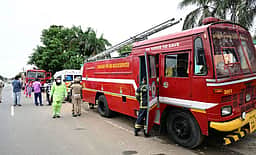 2.75 டன் அமோனியா வாயு டேங்கா் லாரியில் சேகரித்து விநியோக மையத்தில் ஒப்படைப்பு