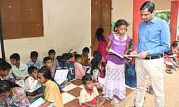 மலைக்கிராம பகுதிகளில் அடிப்படை வசதிகள்: ஆட்சியா் ஆய்வு