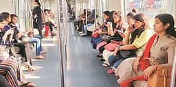 மெட்ரோ ரயில்களில் விளம்பரம் ஒலிபரப்பு: வருவாயைப் பெருக்க டிஎம்ஆா்சி திட்டம்