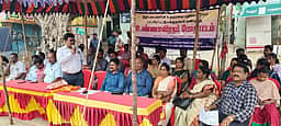 தணிக்கைத்துறை ஊழியா்கள் உண்ணாவிரதம்