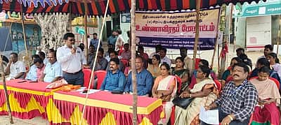 தணிக்கைத்துறை ஊழியா்கள் உண்ணாவிரதம்