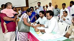 171 பயனாளிகளுக்கு ரூ. 37.37 லட்சத்தில் நலத் திட்ட உதவி:
அமைச்சா் கே.ஜி. அருண்ராஜ் வழங்கினார்!