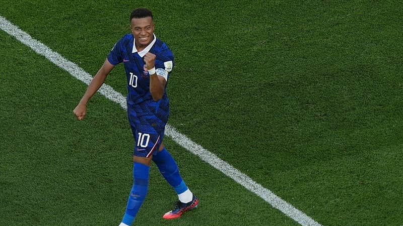 France's Kylian Mbappe (10) celebrates after scoring a goal during the World Cup round of 16 soccer match between Paraguay and France in Philadelphia, Saturday, July 4, 2026. (AP Photo/Matt Rourke)