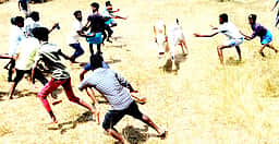 திருப்பத்தூா் தென்மாபட்டியில் மஞ்சுவிரட்டு அனுமதியின்றி நடத்தியதாக 5 போ் மீது வழக்கு