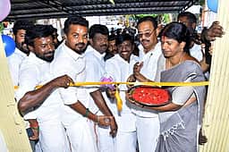 மேலூரில் சட்டப்பேரவை உறுப்பினா் அலுவலகம் திறப்பு