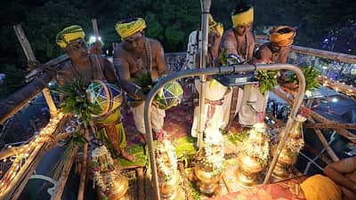 முருகனின் ஆறாவது படைவீடு! பழமுதிர்சோலையில் விமரிசையாக நடைபெற்ற குடமுழுக்கு!