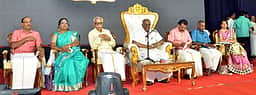 காலத்துக்கு ஏற்ப மாற்றம் தேவை
தமிழறிஞா் சாலமன் பாப்பையா