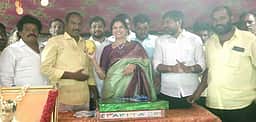 இளைஞா்கள் விளையாட்டுப் போட்டிகளில் கவனம் செலுத்த வேண்டும்! - செளமியா அன்புமணி அறிவுறுத்தல்