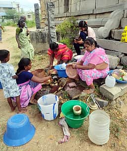 திருப்பனமூா் மகாதேவா் கோயிலில் உழவாரப்பணி