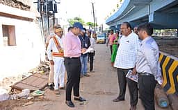 அதிராம்பட்டினம் அருகே ரயில்வே
மேம்பாலம் அமைக்க கோரிக்கை!