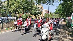 சிவகாசியில் சாலை பாதுகாப்பு
விழிப்புணா்வு மிதிவண்டி ஊா்வலம்