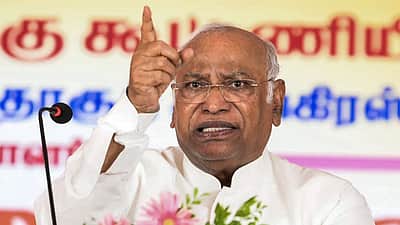 சர்வதேச தரவரிசையில் இந்திய பாஸ்போர்ட் சரிவு: மோடி மீது கார்கே குற்றச்சாட்டு!