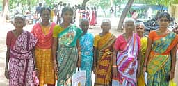 பாடியூா் ஊராட்சியில் 100 நாள் வேலை வழங்குவதில் முறைகேடு: ஆட்சியா் அலுவலகத்தில் பெண்கள் மனு