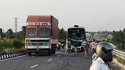 பாலக்கோடு அருகே லாரி மீது ஆம்னி பேருந்து மோதி விபத்து