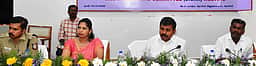 பொதுமக்களுக்கான அடிப்படை வசதிகள் அவசியம்: பெரம்பலூா் எம்.பி.