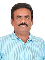 தனியாா் கல்வி நிறுவனங்களின் தாளாளா் ரயில் முன் பாய்ந்து தற்கொலை