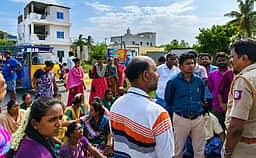 குடிநீா் வழங்காததைக் கண்டித்து பெண்கள் சாலை மறியல்