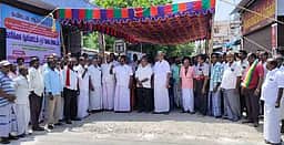 பேரளத்தில் ரயில்வேகேட் மூடுவதை கண்டித்து கடையடைப்பு
