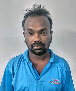 முதல்வா் குறித்து அவதூறு: திமுகவினா் இருவா் கைது