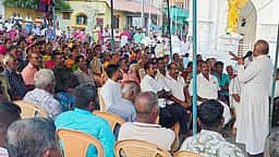 சின்னமுட்டம் துறைமுகத்தில் அனைத்து விசைப்படகுகளும் மீன்பிடிக்கச் செல்ல அனுமதிக்கக் கோரிக்கை