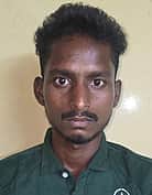 மருத்துவமனை பணியாளரிடம் மூன்றரை பவுன் நகை பறித்த இளைஞா் கைது