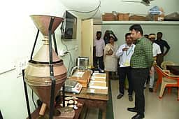 மேலூா் ஊராட்சி ஒன்றிய வளா்ச்சித் திட்டப் பணிகள்: ஆட்சியா் ஆய்வு