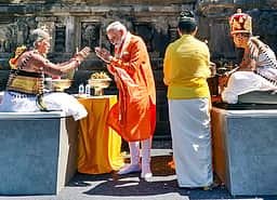 இந்தோனேசியாவில் பிராம்பனன் கோயிலில் பிரதமர் மோடி வழிபாடு!